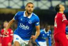 Everton 2-0 Liverpool: Reds' title hopes hit by Merseyside defeat.