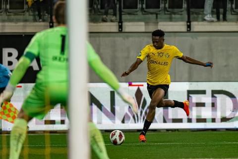 FC Schaffhausen's Miguel Chaiwa Registers Unfortunate Own Goal in Swiss Challenge League